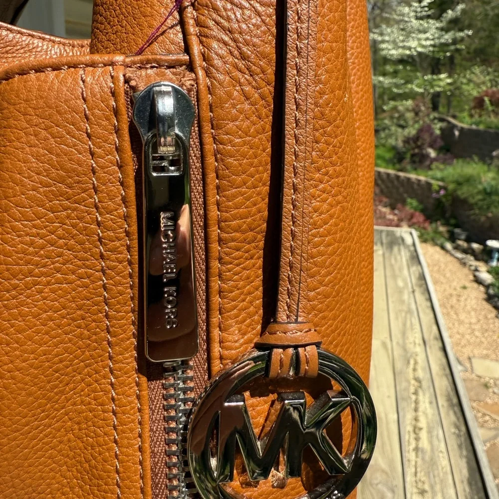 Michael Kors Cognac Leather Shoulder Bag – Chunky Hardware ✨👜